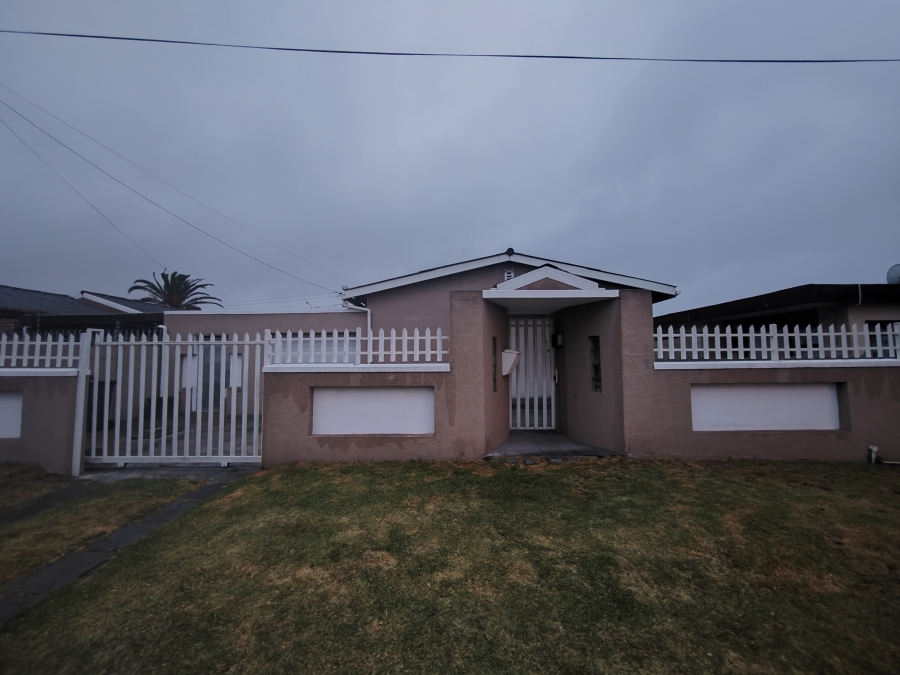 4 Bedroom Property for Sale in Rosedale Western Cape